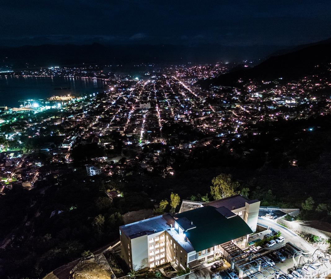 Satama Hotel Cap-Haïtien Esterno foto